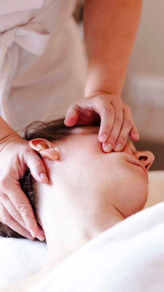 Elodie Ferraud Vence facialiste Bien-être massage visage cou mâchoire